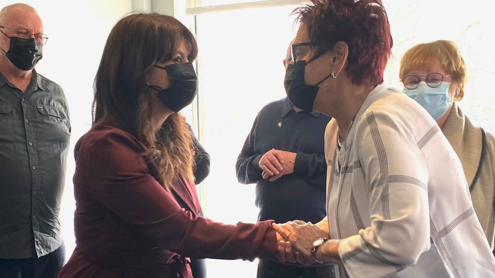 De gauche à droite: Véronique Hivon, députée de Joliette et Thérèse Chaput, présidente du PQ Joliette.