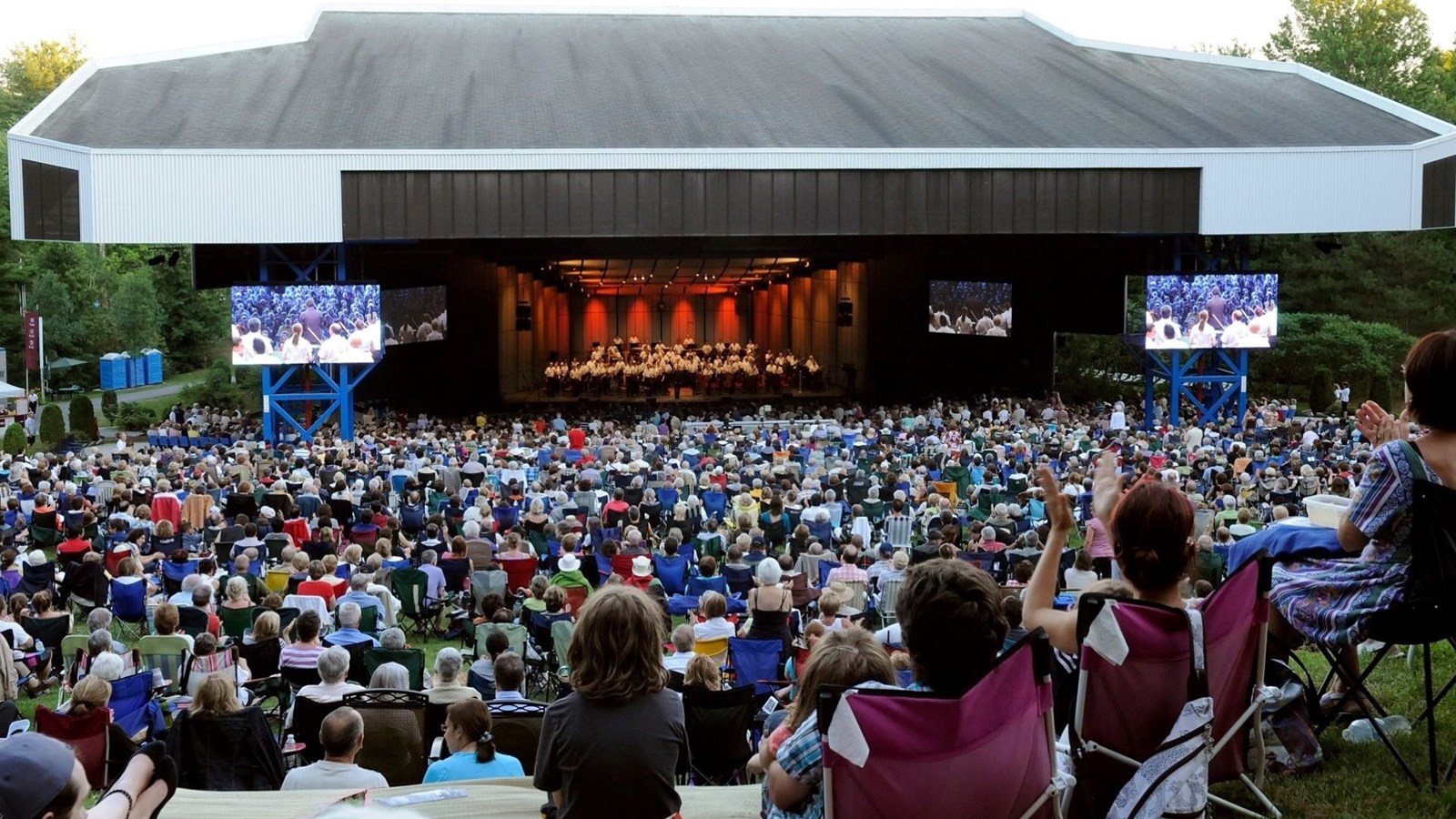 Trois spectacles s’ajoutent cet été à l'Amphithéâtre Fernand-Lindsay