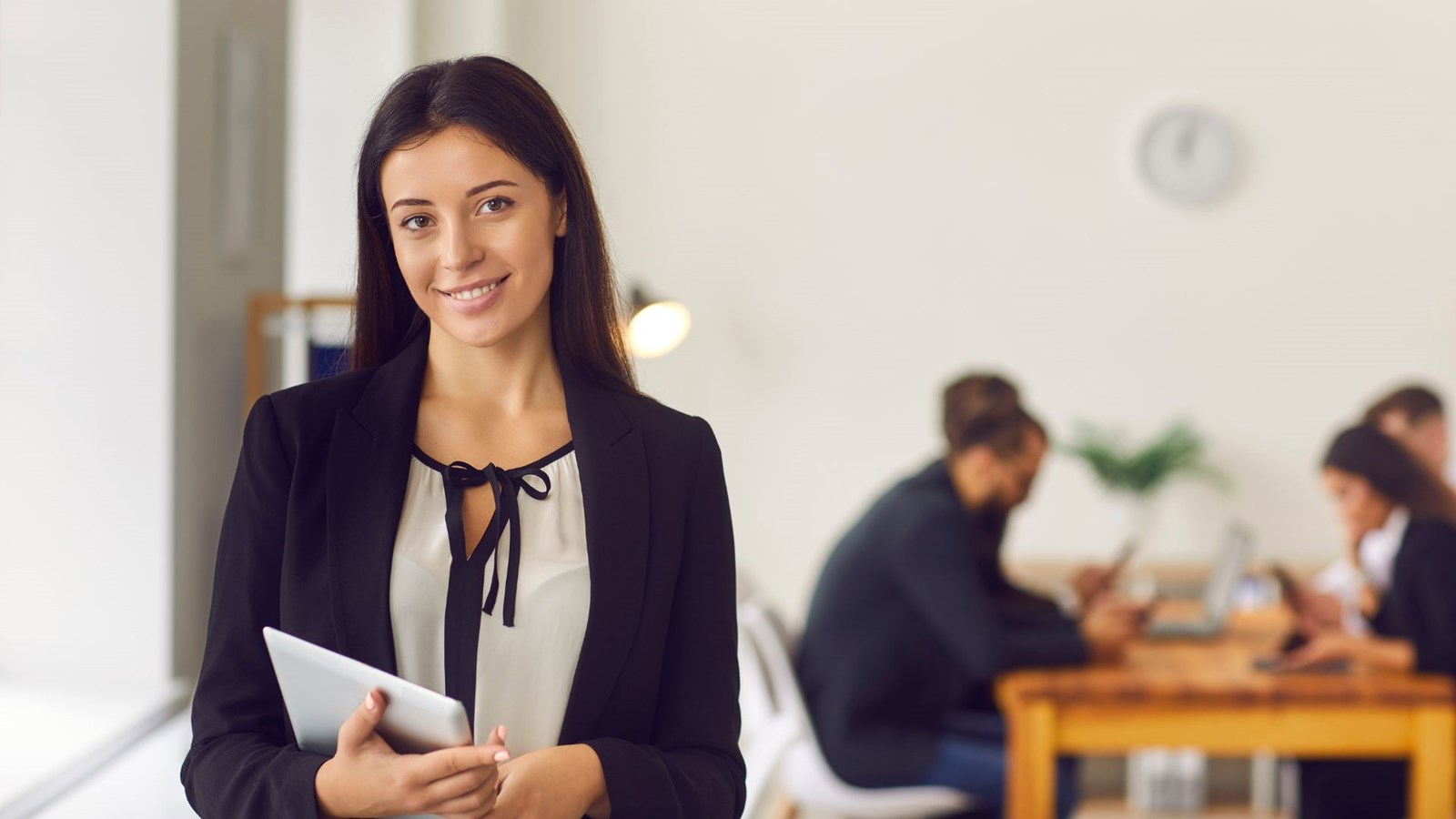 Les stagiaires devraient toucher un salaire pour leur travail, plaide l’IRIS