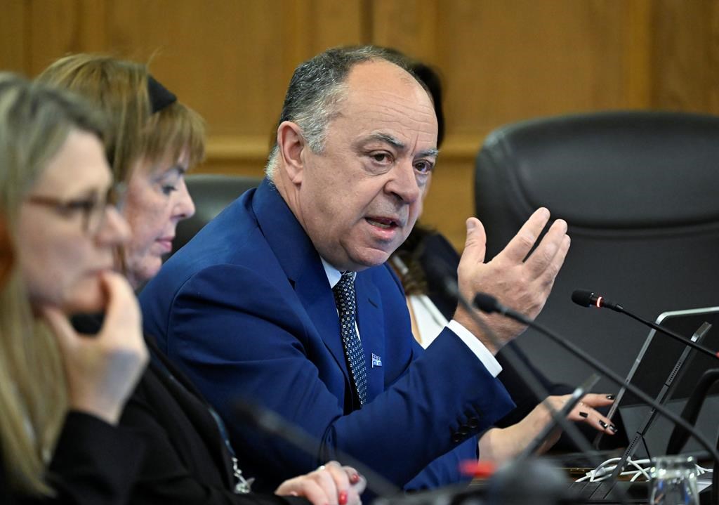 No-show en santé: Christian Dubé appelle à la «conscience sociale» des Québécois