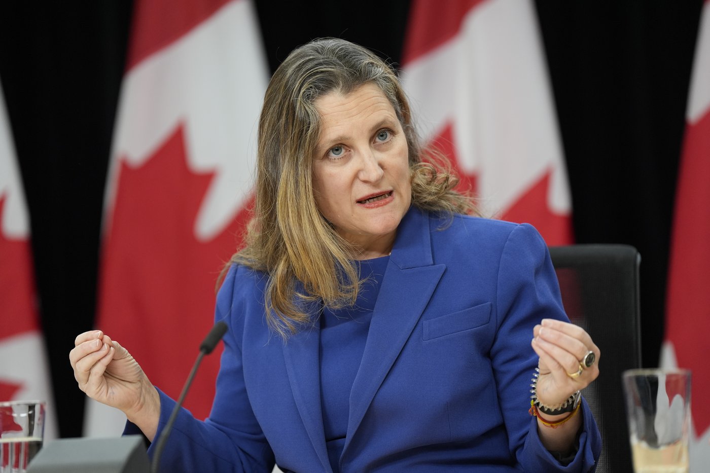 Freeland ne confirme pas que le déficit a été maintenu à 40 milliards $ en 2023-2024