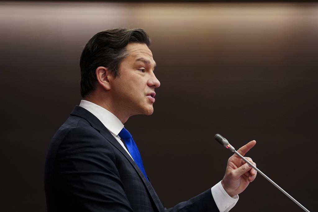 Pierre Poilievre menace de faire tomber le gouvernement par une motion de censure