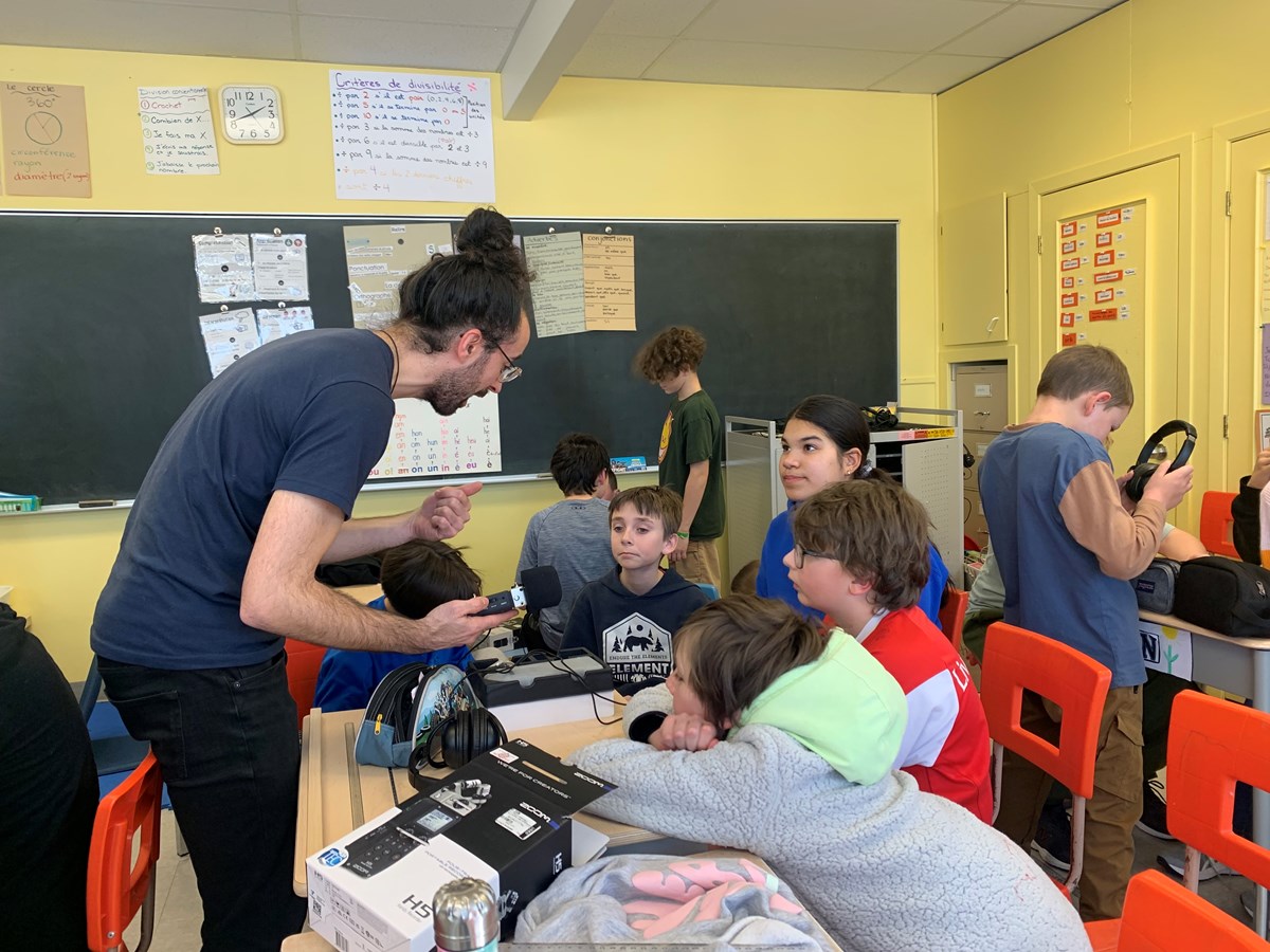 Projet d’art participatif entre un artiste et des élèves de l’école St-Jean-Baptiste