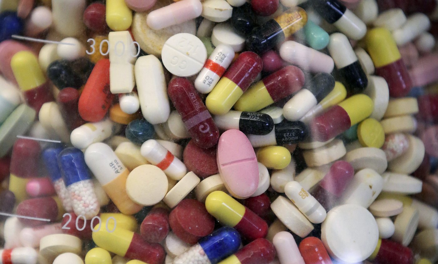 Trop de médicaments? Voici comment en parler à votre médecin