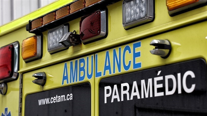Collision entre une voiture et un camion lourd sur le rang de la Rivière Nord