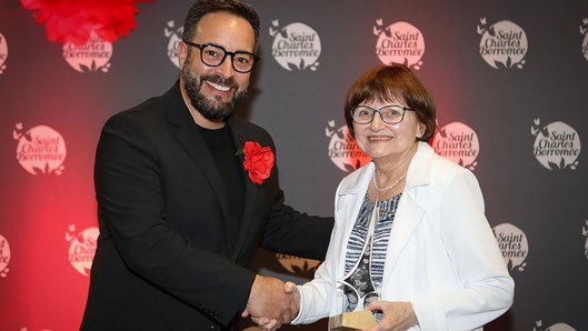 Alexis Nantel, maire de Saint-Charles-Borromée, et Francine Laporte, bénévole de l’année