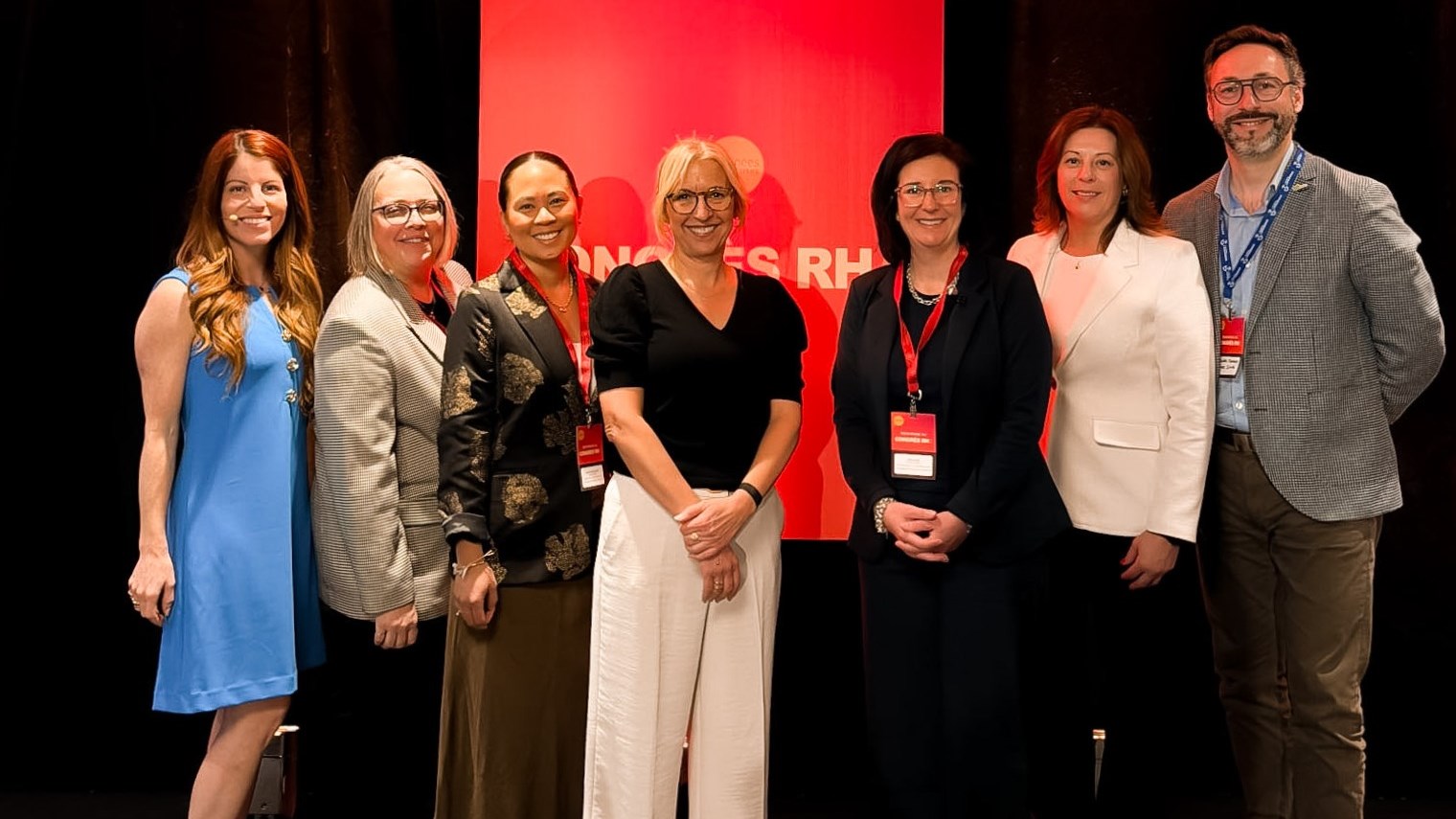 Christine Beaudoin, animatrice, Chantal Lévesque, ministère de l’Emploi et de la Solidarité sociale (MESS), Angie Dejo-Galvez, ministère de l’Emploi et de la Solidarité sociale (MESS), Sonia Lupien, conférencière, Vicki Jung, ministère de l’Emploi et de la Solidarité sociale (MESS), Christina Corsi, Harnois Énergies et Nicolas Framery, directeur du développement économique de la MRC de Joliette