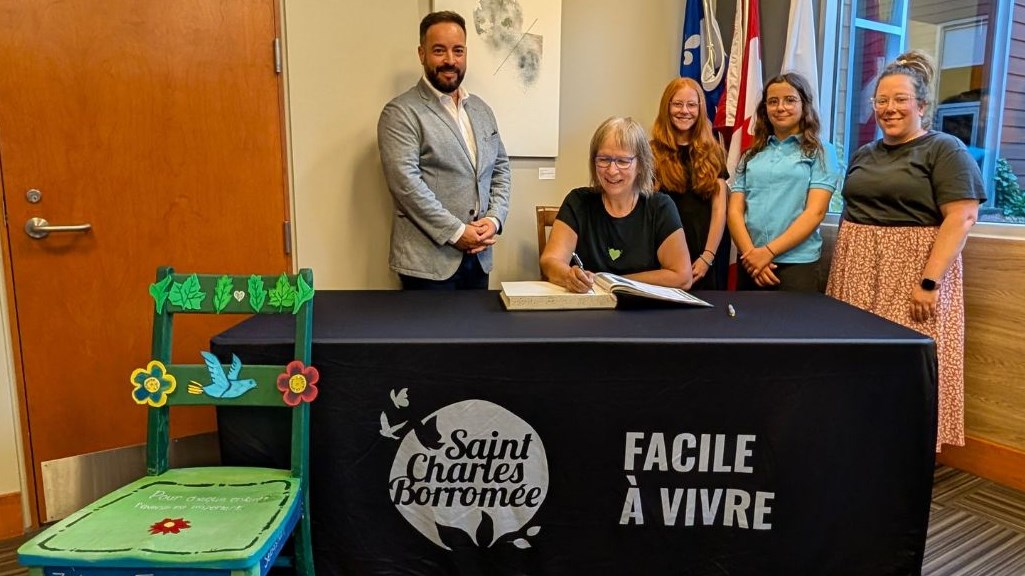 Dévoilement de la « Chaise des générations » à Saint-Charles-Borromée