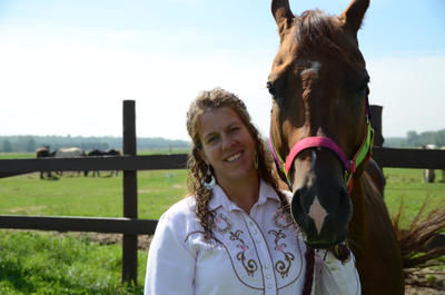 Claudia St-Pierre en compagnie de Brailleur, l étalon grâce auquel elle espère se qualifier pour l épreuve de sauvetage au Festival western de St-Tite. GUILLAUME JACOB/L'ÉCHO DE TROIS-RIVIÈRES/AGENCE QMI