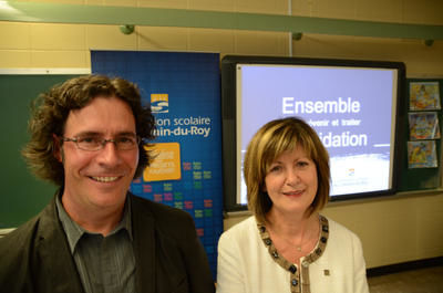 Jacques Moore, psychologue en adaptation scolaire, a participé à l élaboration du plan. Il est ici accompagné d Hélène Corneau, directrice générale de la commission scolaire Chemin-du-Roy.GUILLAUME JACOB/L'ÉCHO DE TROIS-RIVIÈRES/AGENCE QMI
