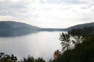 Un hélicoptère s'est abîmé dans les eaux de la rivière Saint-Maurice, samedi soir, à Shawinigan le 25 septembre 2011.  FANNIE BROUILLETTE/L'ÉCHO DE SHAWINIGAN/AGENCE QMI