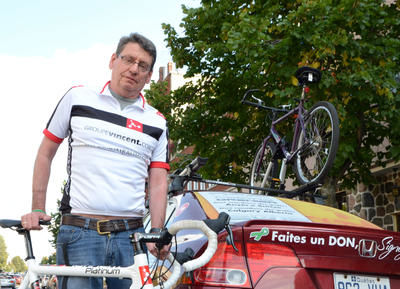 Pierre Grenier et Stéphanie Prince sont deux miraculés habitant la même rue à Notre-Dame-du-Mont-Carmel le 23 septembre 2011.  FANNIE BROUILLETTE/L'ÉCHO DE SHAWINIGAN/AGENCE QMI