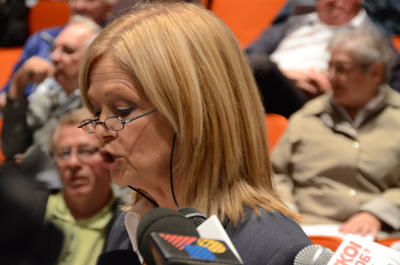 Les citoyens avaient délégué une porte-parole pour lire leur lettre de doléances devant le conseil. GUILLAUME JACOB/L'ÉCHO DE TROIS-RIVIÈRES/AGENCE QMI