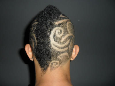 Controverse dans le milieu scolaire de Trois-Rivières : la direction de l'école secondaire Les Pionniers menace de suspendre un élève en soutenant que sa coupe de cheveux n'est pas convenable.Sur cette photo : Dwayne Grenier PHOTO COURTOISIE
