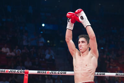 Le Trifluvien Mikael Zewski (11-0-0) a aisément remporté son combat contre l'Américain Keuntray Henson samedi soir au Madison Square Garden. Il a passé le K-O. à son adversaire en une minute et 33 secondes du premier ronde. BEN PELOSSE/LE JOURNAL DE MONTRÉAL/AGENCE QMI