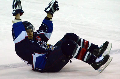Chris Cloutier ne s'est pas gêné pour célébrer son but gagnant en fusillade. Trois-Rivières le 30 octobre 2011. NICOLAS DUCHARME/L'ÉCHO DE TROIS-RIVIÈRES/AGENCE QMI
