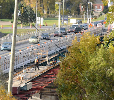 Selon le Ministère du Transport du Québec, la phase présente des travaux de réfection du pont Duplessis devrait se terminer d ici à la fin de l automne si la météo le permet. Trois-Rivières le 12 octobre 2011. NICOLAS DUCHARME/L'ÉCHO DE TROIS-RIVIÈRES/AGENCE QMI