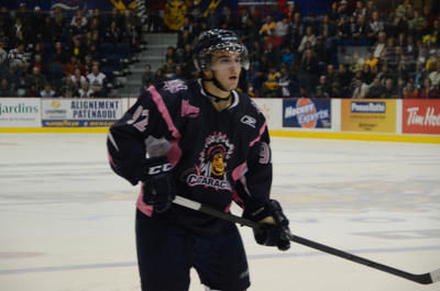 Peter Sakaris a inscrit deux buts en 30 secondes pour permettre aux Cataractes de revenir de l'arrière. JONATHAN ROBERGE/L'ÉCHO DE SHAWINIGAN/AGENCE QMI