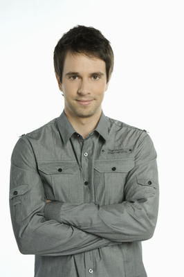 Ce spectacle solo, c est mon rêve ultime, avoue Alexandre Barette. J ai beaucoup de plaisir à animer les jeux-questionnaires, à faire de la radio, mais il n y a rien qui surpasse la scène.   Photo: Courtoisie Comédie Shop