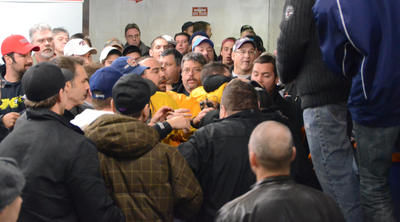 La bagarre s'est transportée dans les estrades lors de la rencontre entre le Caron et Guay et les Marquis du Saguenay. Trois-Rivières le 18 november 2011. NICOLAS DUCHARME/L'ÉCHO DE TROIS-RIVIÈRES/AGENCE QMI
