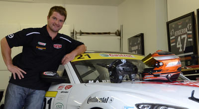 Avec son bolide, Marc-André Bergeron a disputé trois courses de la série Canadian Touring Car Championship. Trois-Rivières le 24 août 2011. NICOLAS DUCHARME/L'ÉCHO DE TROIS-RIVIÈRES/AGENCE QMI