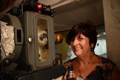 La directrice générale de Ciné-Campus, Stella Montreuil, est très fière de la sélection de films qui seront présentés à la salle Léo-Cloutier du Séminaire Saint-Joseph tout au long de la prochaine saison.  GUILLAUME JACOB/L'ÉCHO DE TROIS-RIVIÈRES/AGENCE QMI