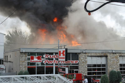 Le commerce Trudel Performance de Trois-Rivières a été la proie des flammes jeudi matin. Trois-Rivières le 31 août 2011. NICOLAS DUCHARME/L'ÉCHO DE TROIS-RIVIÈRES/AGENCE QMI