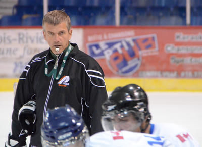Jacques Laporte est d avis qu une application plus serrée des règlements éliminera les coups vicieux au hockey. Trois-Rivières le 10 septembre 2011. NICOLAS DUCHARME/L'ÉCHO DE TROIS-RIVIÈRES/AGENCE QMI