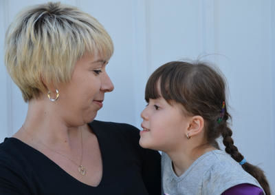 Mélanie Fréchette a vu sa fille faire une progression énorme depuis quelques temps et espère qu elle pourra un jour aller à une école régulière. Trois-Rivières le 19 septembre 2011. NICOLAS DUCHARME/L'ÉCHO DE TROIS-RIVIÈRES/AGENCE QMI