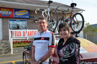 Pierre Grenier et Stéphanie Prince sont deux miraculés habitant la même rue à Notre-Dame-du-Mont-Carmel le 23 septembre 2011. FANNIE BROUILLETTE/L'ÉCHO DE SHAWINIGAN/AGENCE QMI