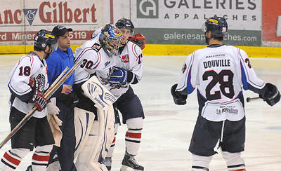 La perte de Julien Ellis pourrait sonner le glas des espoirs des Trifluviens de remporter le championnat de mi-saison de la LNAH.  Photo: Terry Charland/Flageol Photo