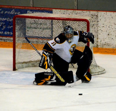 Le gardien Alex Bureau et trois de ses coéquipiers se joindront à une équipe des meilleurs joueurs de 15 ans de la Ligue midget AAA du Québec. Trois-Rivières le 26 november 2011. NICOLAS DUCHARME/L'ÉCHO DE TROIS-RIVIÈRES/AGENCE QMI