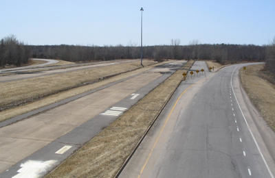 Est-ce qu un jour, l autoroute 30 poursuivra sa route au-delà de l échangeur situé dans le secteur St-Grégoire de Bécancour où la route se termine abruptement Photo: Martin Durocher