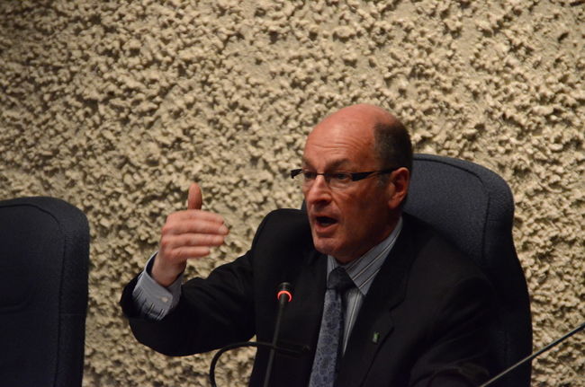 Le maire Yves Lévesque préfère voir la Ville investir les réseaux sociaux que de diffuser les séances publiques du conseil à la télévision communautaire et sur le Web.
