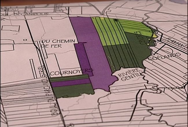 En couleur, la zone qui sera dézonée. Elle est voisine de l'actuel parc industriel et portuaire de Bécancour.