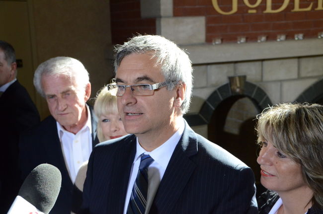 Le chef intérimaire du Parti libéral du Québec, Jean-Marc Fournier, a rencontré les membres du comité d’actions stratégiques formé par des intervenants économiques et des élus de la région pour tenter de sauver la centrale nucléaire.