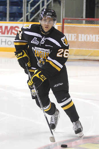 Le produit des Estacades de Trois-Rivières, Jean-Simon Deslauriers, a décidé d'accrocher ses patins à sa deuxième année dans la LHJMQ. Il avait été le premier choix des Screaming Eagles du Cap-Breton en 2011.
