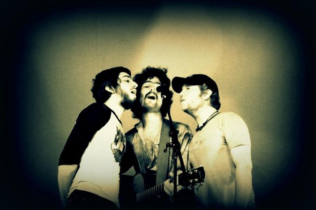 Les trois membres du groupe : Jean-Michel Renaud, Pete Pételle et Rami Renno.