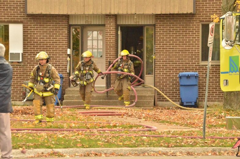 Les pompiers ont rapidement maîtrisé l'incendie qui s'est déclaré sur la rue des Cyprès, jeudi matin.