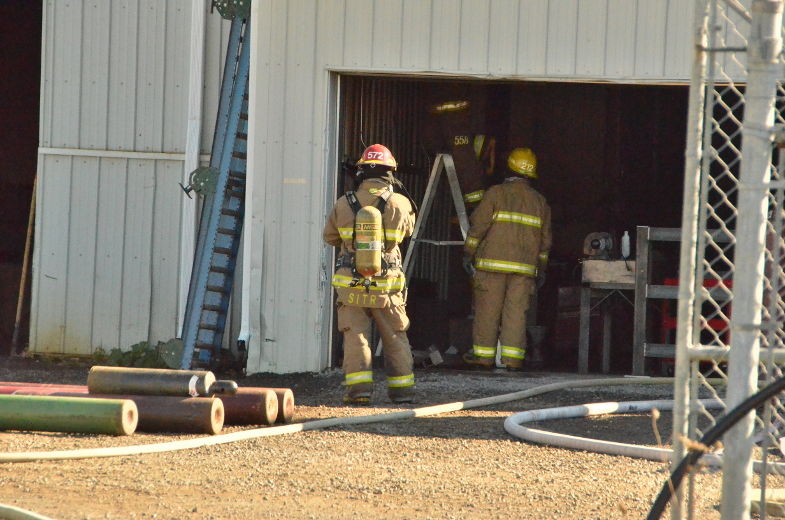 Les dommages matériels se limitent au toit et au département de coupe de l'usine Fabrox.