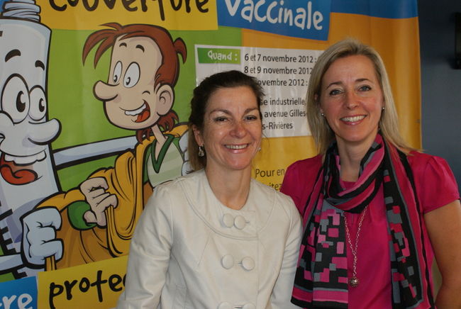 Les porte-parole de la campagne de vaccination, la Dre Lise-Andrée Galarneau, microbiologiste-infectiologue au CSSS de Trois-Rivières et Nathalie Garon, directrice du Programme jeunesse, famille et santé publique du CSSS de Trois-Rivières, ont reçu le vaccin contre l'influenza, lors de la conférence de presse pour la présentation de la campagne. 