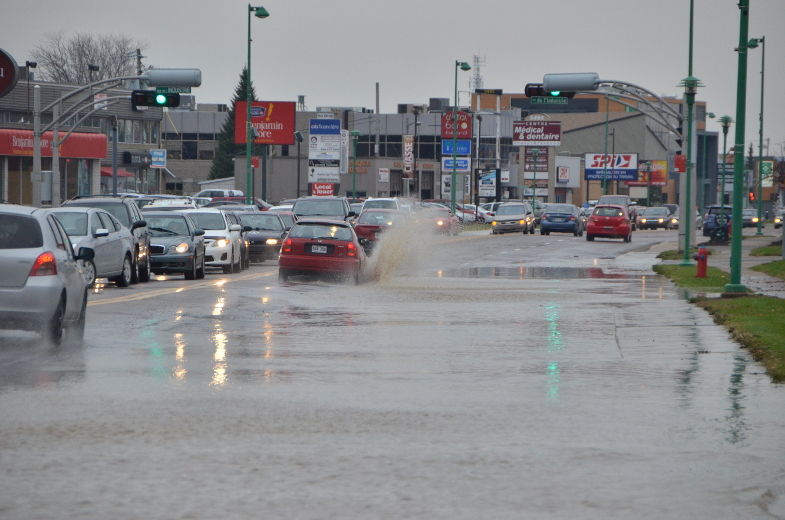 Le boulevard Jean-XXIII se transforme en rivière