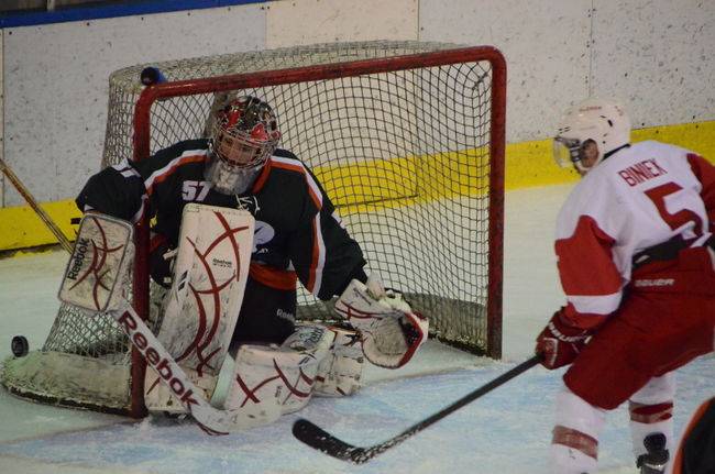 Guillaume Nadeau a connu un fort match pour les Patriotes face aux Redmen de McGill, stoppant 22 des 23 lancers en sa direction.