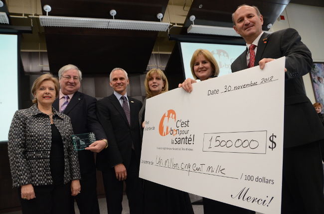 La Ville de Trois-Rivières à fait un don de 1,5 million $ à la Fondation régionale pour la santé de Trois-Rivières en vue de l'implantation d’un service d’hémodynamie au CHRTR. Sur la photo: Lisette Tremblay, présidente de la fondation RSTR, Michel Bronsard, conseiller municipal, Serge Gaumont, co-président de la campagne majeure, Nathalie Villemeure, directrice générale de la fondation RSTR, Lucie Letendre, directrice générale du CSSS de Trois-Rivières et Alain Brunet, co-président de la campagne majeure.