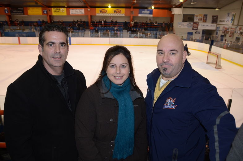 Pour les propriétaires des Barons du Cap-de-la-Madeleine, Michel Aubry, Annie Boisvert et Éric Chevalier, il est maintenant difficile de rester à flot. « Il faut être fou pour faire du hockey senior », lance Mme Boisvert.