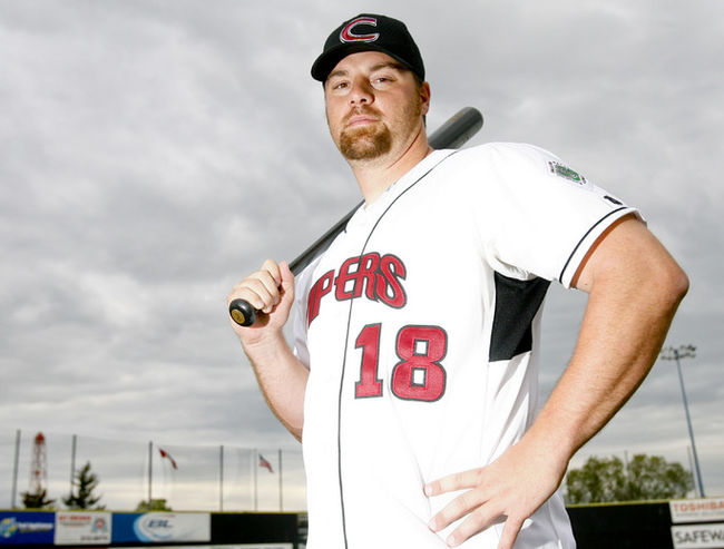 La nouvelle acquisition des Aigles, Drew Miller, était l’un des meilleurs joueurs avec les Vipers de Calgary de la North American League, où il a joué de 2005 à 2011.