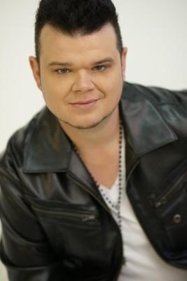 Plusieurs Trifluviens ont fait la demande d être remboursés après avoir fait l achat de billets pour le spectacle de Christian Boudreau. Le médium est accusé d'avoir produit, imprimé ou publié de la pornographie juvénile. PHOTO COURTOISIE