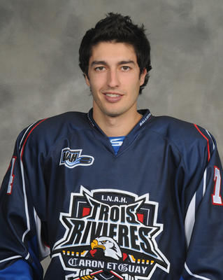Le Caron et Guay a tenté de ramener à Trois-Rivières l'attaquant Michael Lambert, lui qui a joué avec les Bleus en 2009-2010. Le prix demandé était toutefois trop élevé, selon Patrick Lacelle. Photo: Flageol Photo
