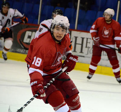 Le Redmen Francis Verreault-Paul a connu toute une soirée face aux Patriotes de l'UQTR. Il a trouvé le fond du filet à deux reprises en plus d'enregistrer deux passes. Trois-Rivières le 31 janvier 2012. NICOLAS DUCHARME/L'ÉCHO DE TROIS-RIVIÈRES/AGENCE QMI