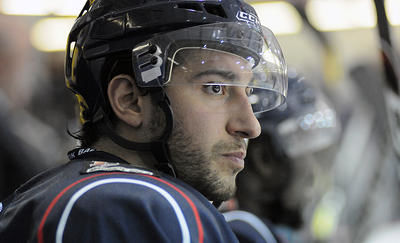Après un début de saison qui laissait à désirer, PJ Corsi s est transformé en l un des joueurs les plus utiles de son équipe. L attaquant a amassé neuf points à ses cinq derniers matchs.  Photo: Flageol Photo